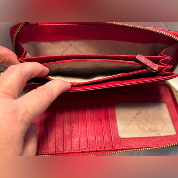 GUC MICHAEL KORS Leather Clutch Wallet with wrist strap - Picture 5 of 9